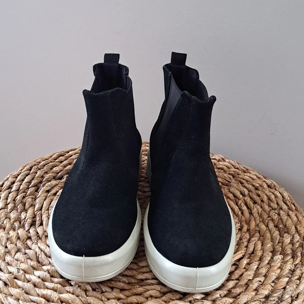 ECCO Womens Black Suede Platform Sneaker Ankle Boot‎ Slip-On Elastic Sides 9-9.5